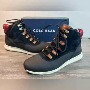 Cole Haan 2.Zerogrand Buffalo Waterproof Hiking Boot Womens size 7.5B EUC